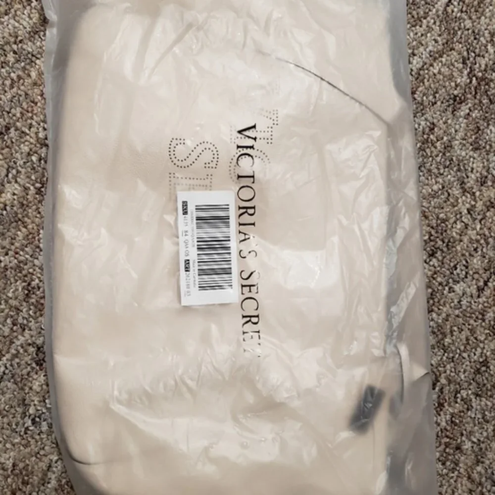 NWT Victoria's Secret Vanilla Orchid Laser Cut Tote - Picture 2 of 3